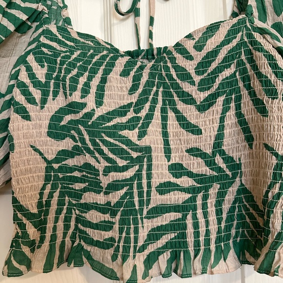 H&M Green and Tan Leaf Print Women's Top size small - Picture 3 of 9
